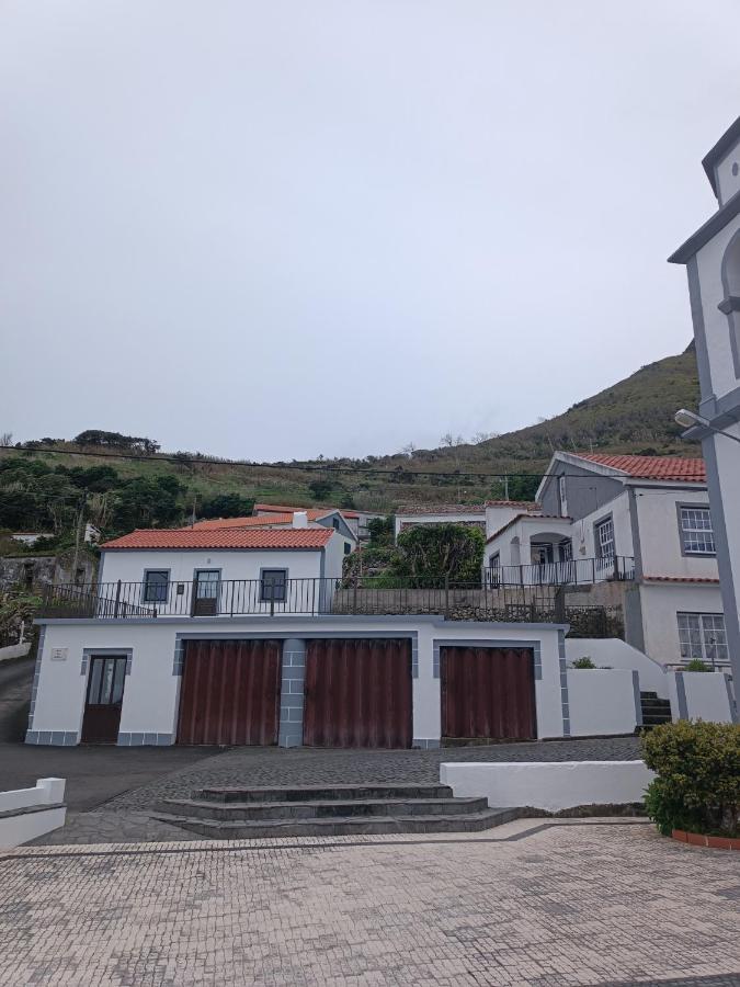 Alojamento Local M&I Lajes das Flores ภายนอก รูปภาพ
